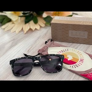 NEVER WORN NWT NIB- DIFF Eyewear Black and White Marble Sunglasses